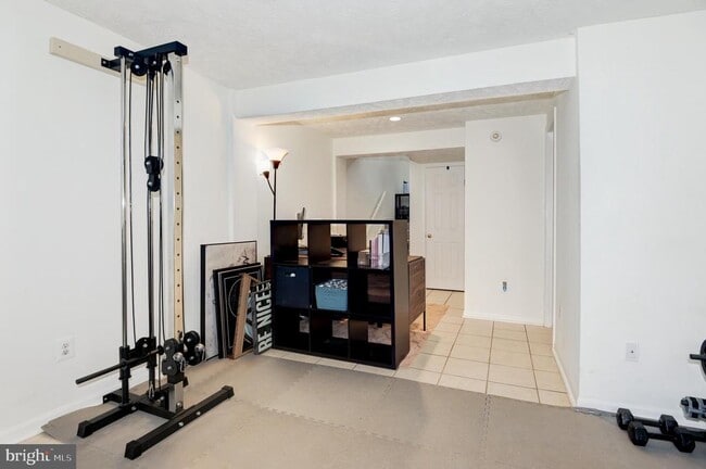 Building Photo - 1598 Woodcrest Dr
