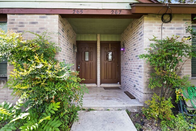 Building Photo - 265 Lohmann St