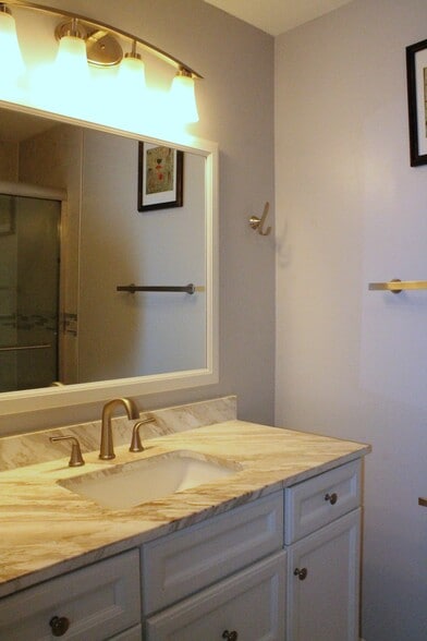 Building Photo - 4902 Simpson Dr