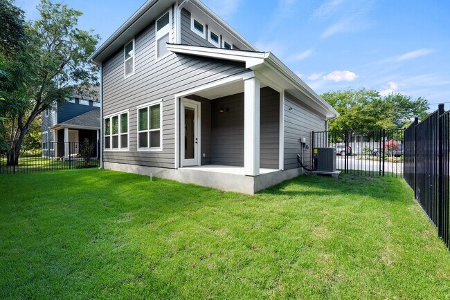 Building Photo - 1203 W 22nd St
