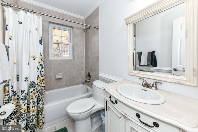 Building Photo - 3061 N Oakland St