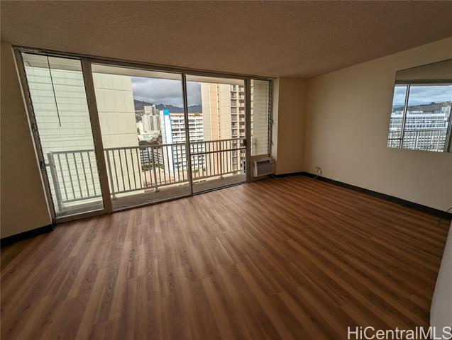 Building Photo - 750 Amana St