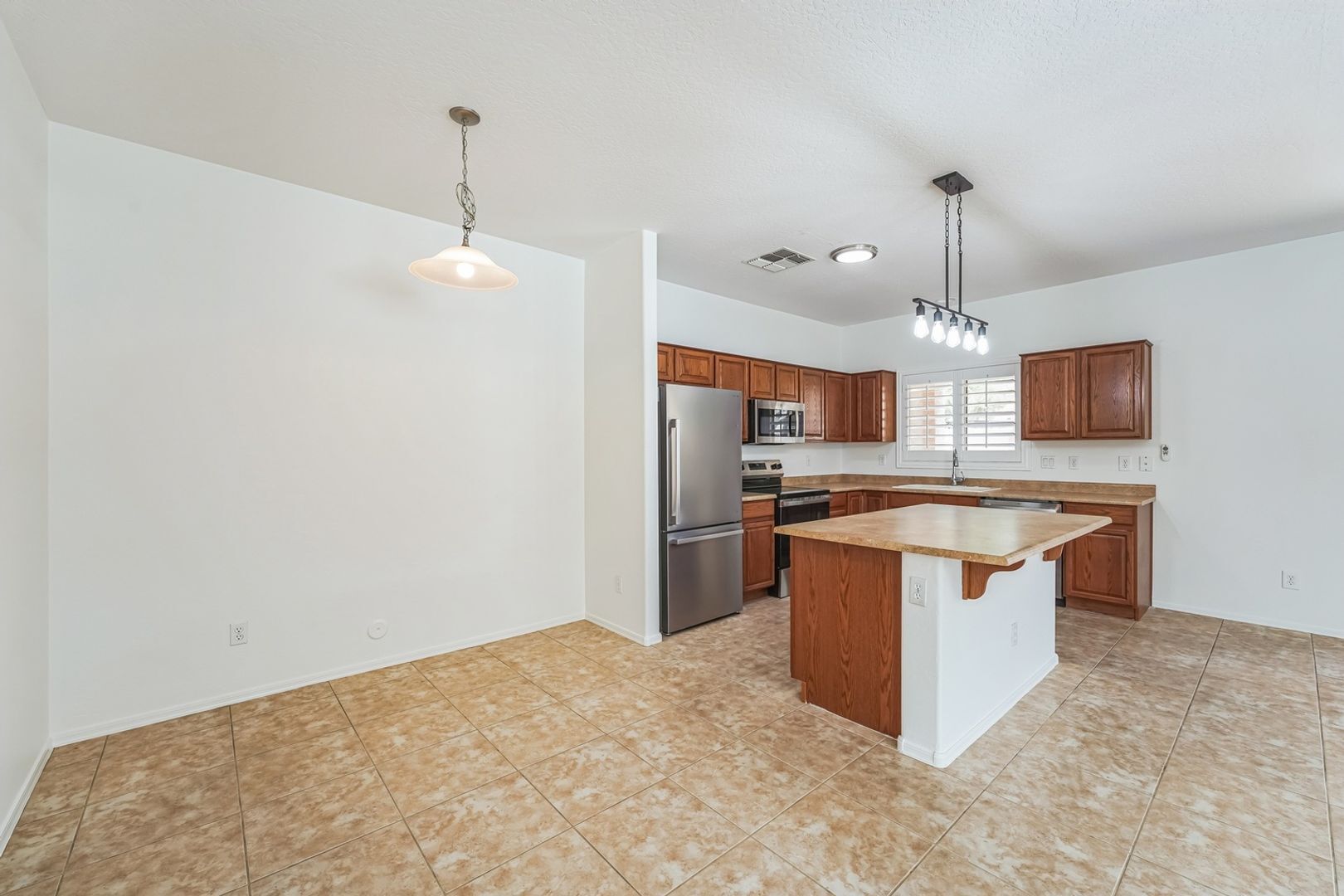 Building Photo - 1268 E Birdland Dr