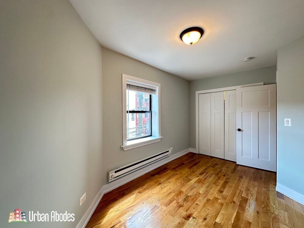 Building Photo - 816 W Cornelia Ave