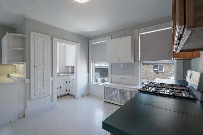 Building Photo - 2 Messervy St