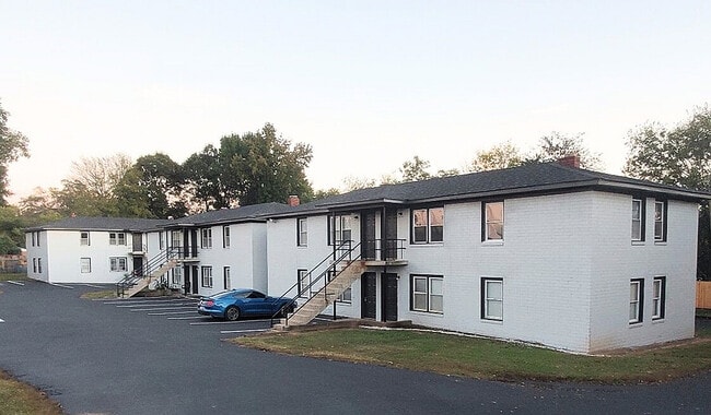 Building Photo - Hampton Avenue Apartments