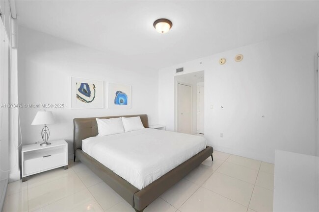 Building Photo - 200 Biscayne Blvd Way