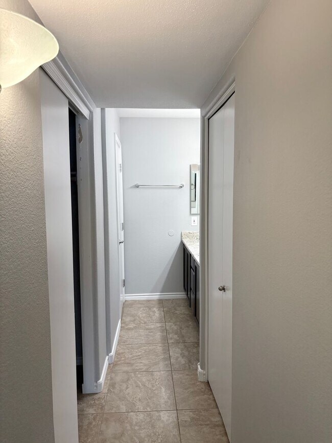 Building Photo - **WONDERFUL & SPACIOUS 3 BEDROOM/2.5 BATHROOM TOWNHOUSE IN CHANDLER (RAY & MCQUEEN)**