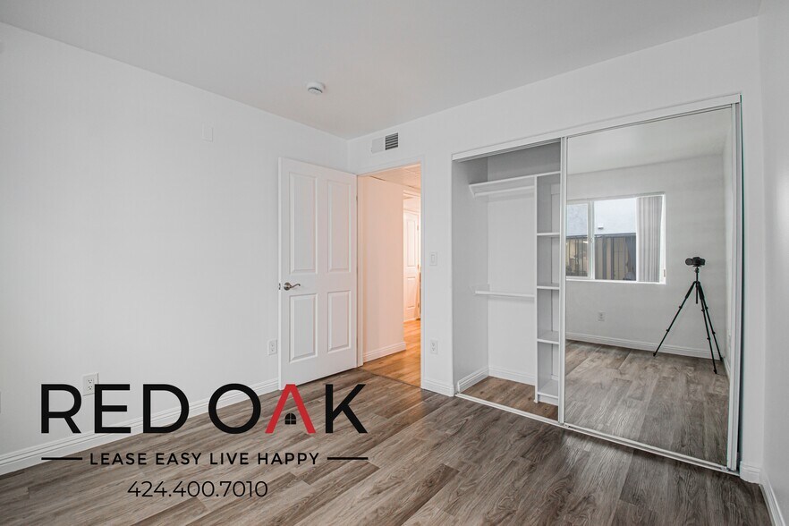 Building Photo - 326 S Westlake Ave