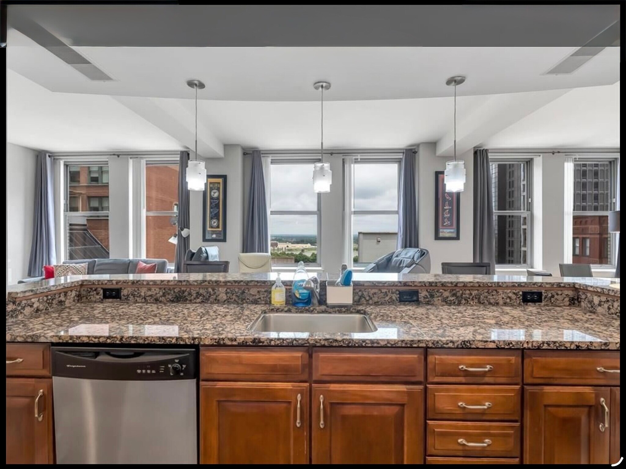 Building Photo - 314 N Broadway