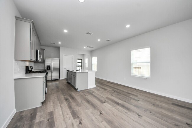 Building Photo - 135 Alset Dr