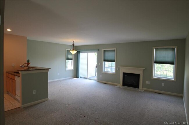 Building Photo - 1001 Cypress Dr