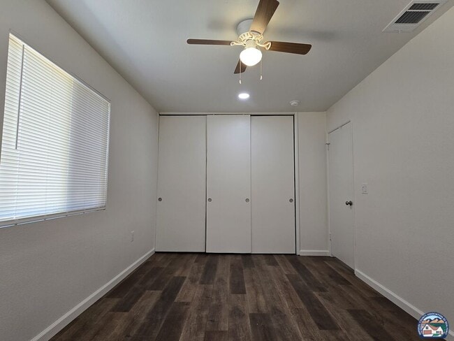Building Photo - 118 Dahlia Ln