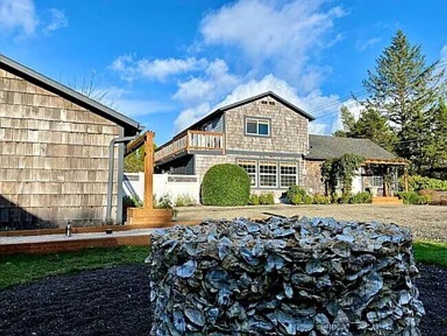 Building Photo - Stunning Designer Coastal Retreat | Fully Renovated Luxury Home in Ocean Park
