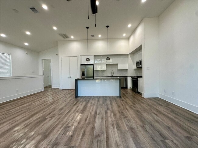 Building Photo - 6642 Del Rio St