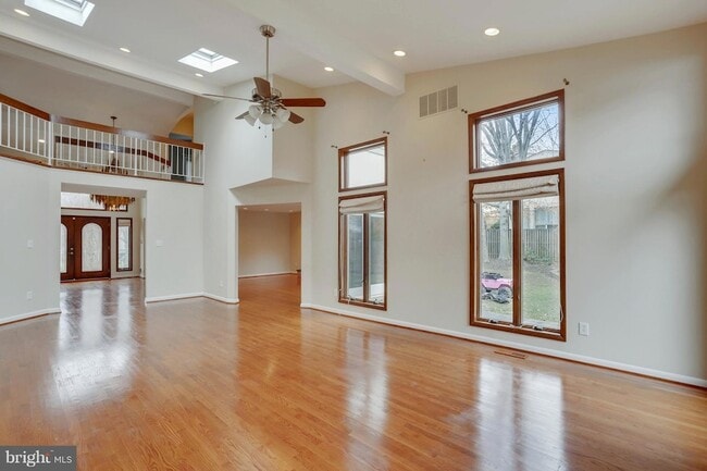 Building Photo - 9801 Clydesdale St