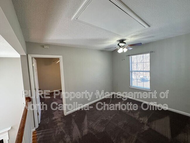 Building Photo - 12115 Landing Green Dr