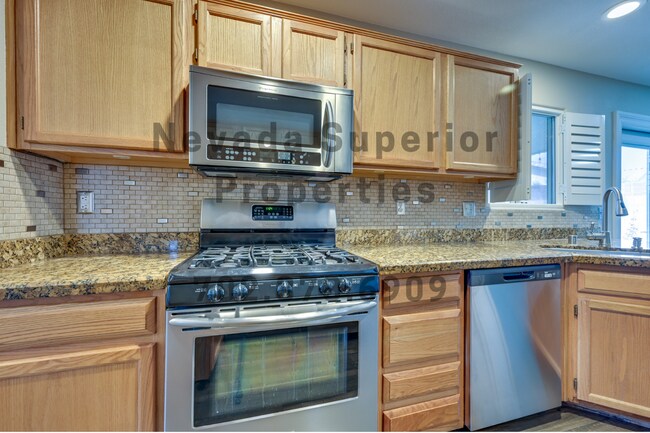 Building Photo - NW!!!  4 Bedrooms!!! Pool!! Spa!! Water Fa...