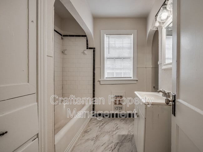 Building Photo - 1801 NW 22nd St