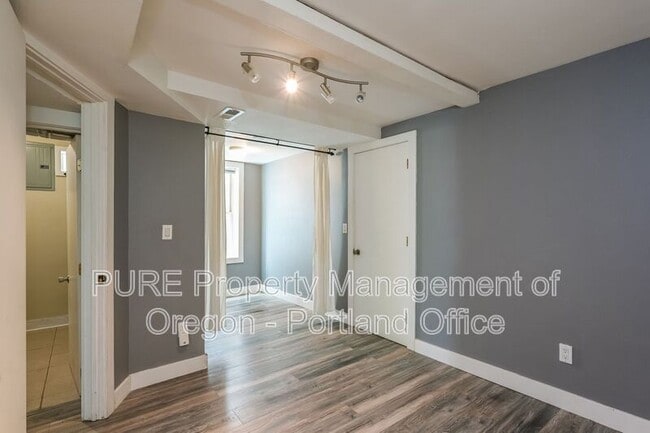 Building Photo - 22 S Meade St