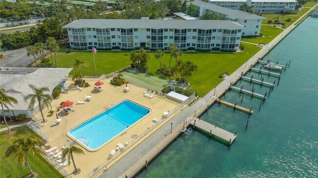 Building Photo - 771 John Ringling Blvd