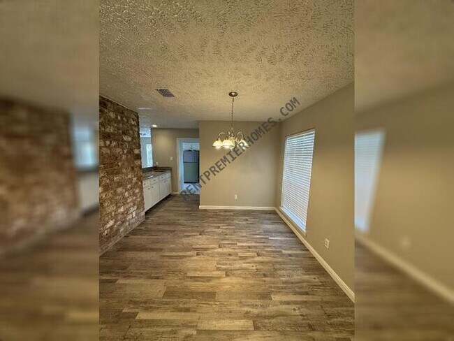 Building Photo - 3214 Three Pines Dr