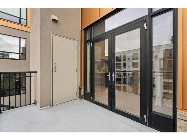 Building Photo - 3104 W Lake St