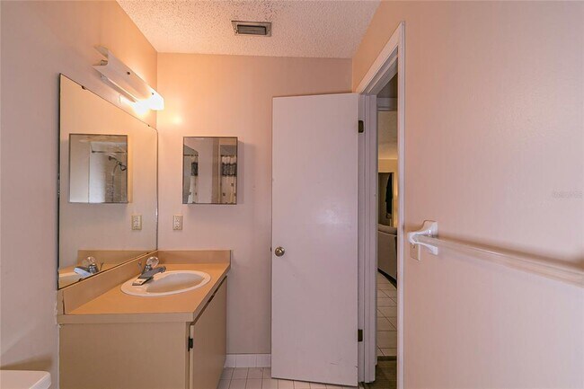 Building Photo - 1547 NE 2nd St