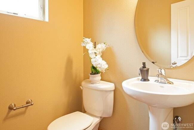 Building Photo - 1027 NE 123rd St