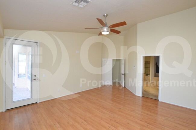 Building Photo - 727 S Peppertree Dr