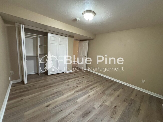 Building Photo - 3736 Ellendale Cir