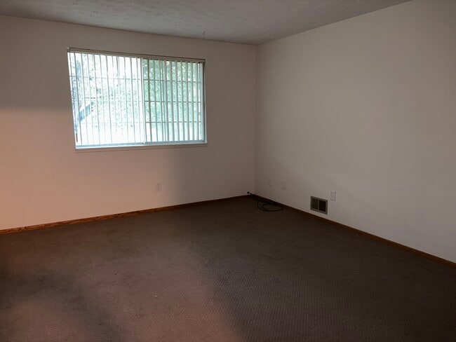 Building Photo - 1543 Hubbard Rd