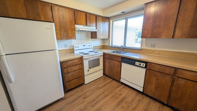 Building Photo - 2 bedroom 1 bath duplex