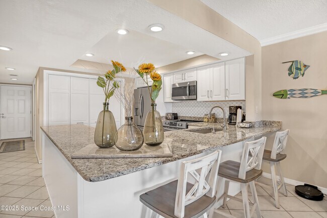 Building Photo - 505 N Miramar Ave
