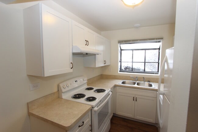 Building Photo - 419 Berkshire Dr