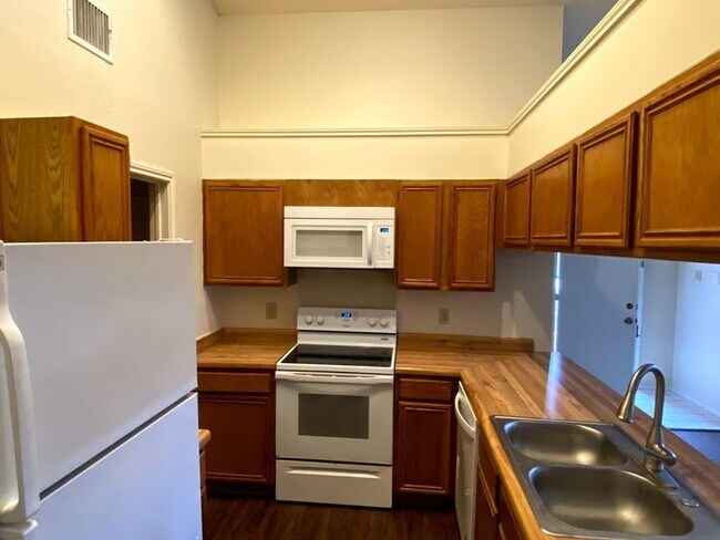 Building Photo - 6814 Flaming Ridge Dr
