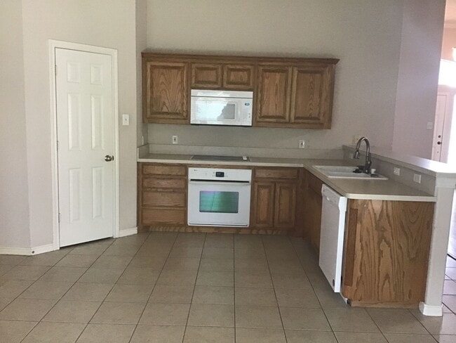 Building Photo - Coming Soon!!! 4/2/2 with Fireplace!