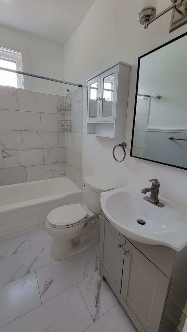 Building Photo - Beautiful Downtown Apartment for Rent!