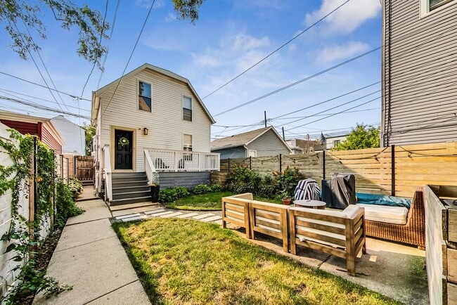 Building Photo - 2524 N Washtenaw Ave