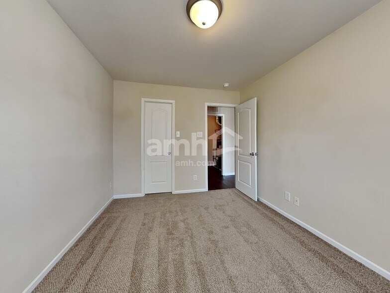 Building Photo - 1320 Perga Ct