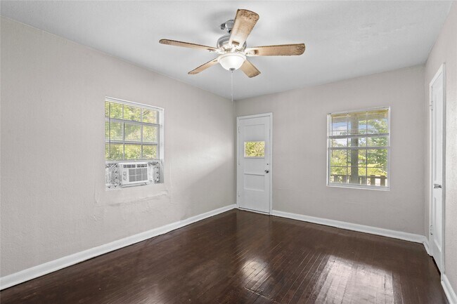 Building Photo - 818 3rd Ave N