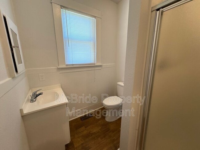 Building Photo - 1112 Troupe St