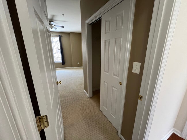 Building Photo - 43935 Hickory Corner Terrace