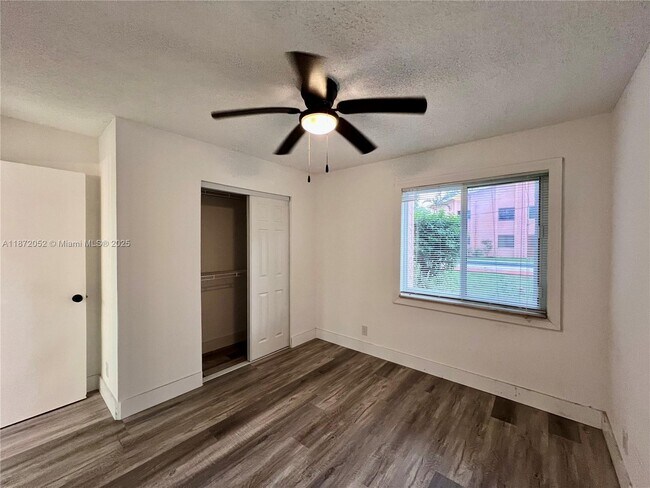 Building Photo - 805 SW 30th St