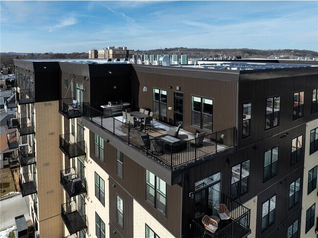 Building Photo - 28 7th St NE