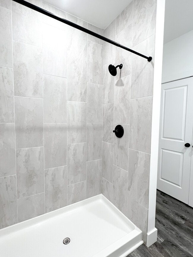 Building Photo - 126 Parris Bridge Rd