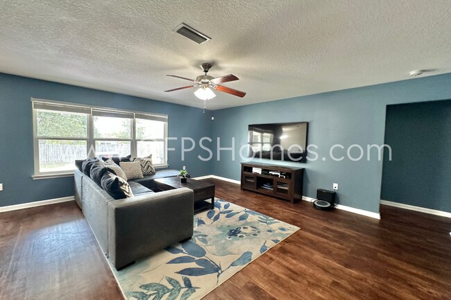 Building Photo - 4/2 in Redstone Subdivision!! AVAILABLE 10...