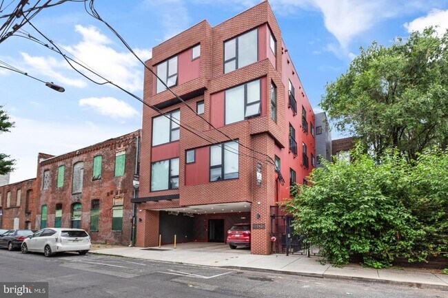 Building Photo - 1935 E Hazzard St