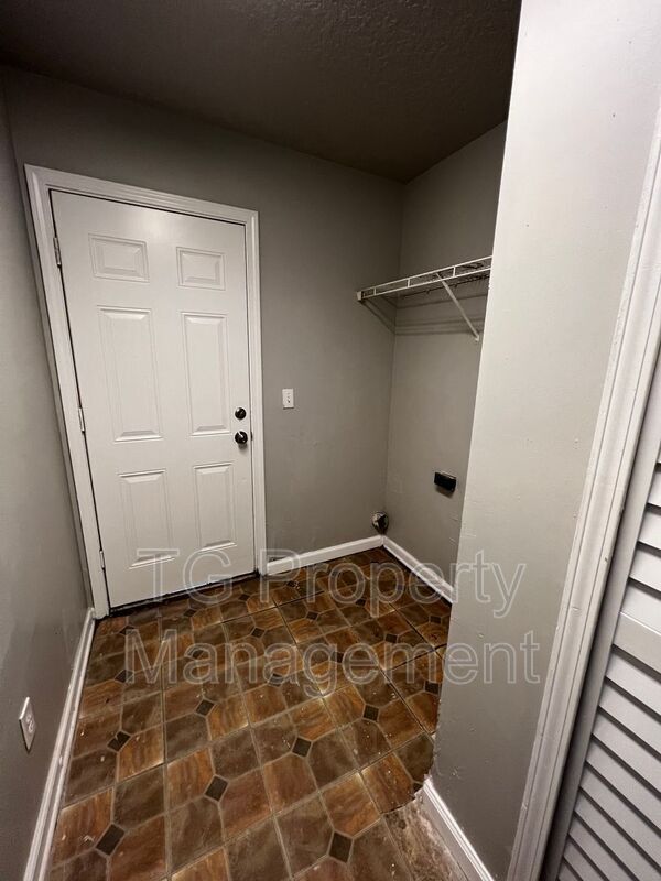 Building Photo - 7651 Bob O Link Rd