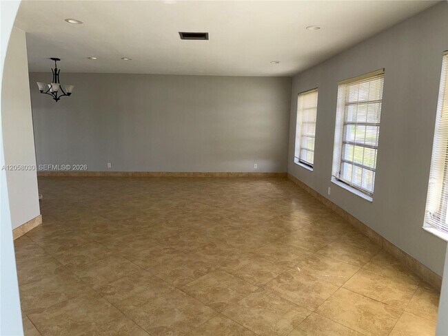 Building Photo - 1560 NW 12th Way